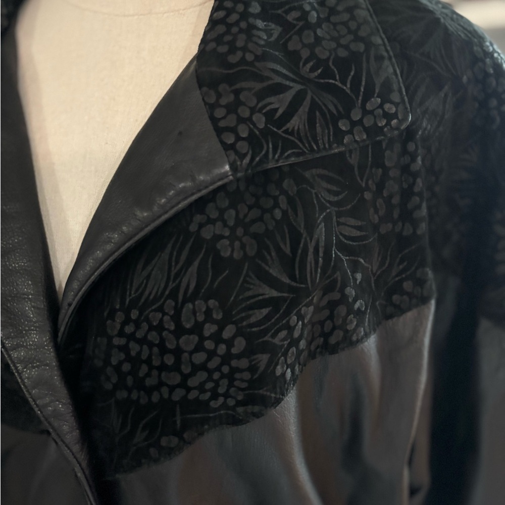Fits and Wright big Chic Black Leather Coat - Picture 4 of 10